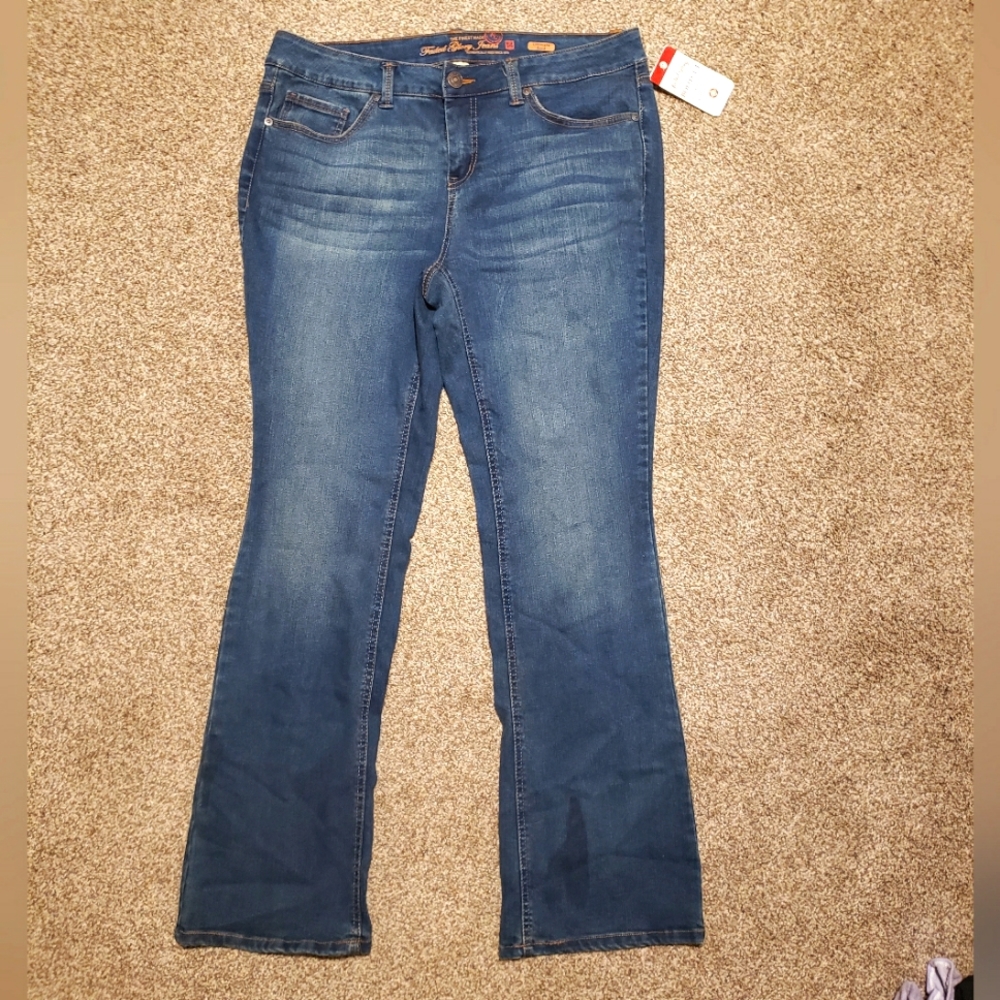 Brand new!! NWT women's Faded Glory stretchy blue denim boot cut jeans size 14